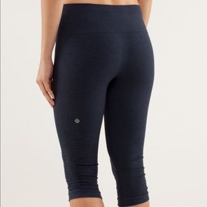 Lulu lemon in the flow crop leggings
